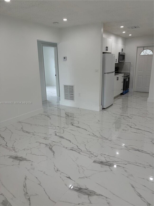 Building Photo - 6172 SW 44th St