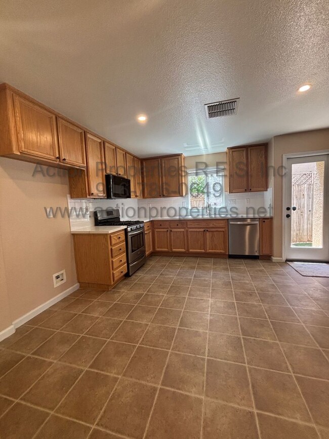 Building Photo - West Roseville LongMeadow 2 Gated, Single ...