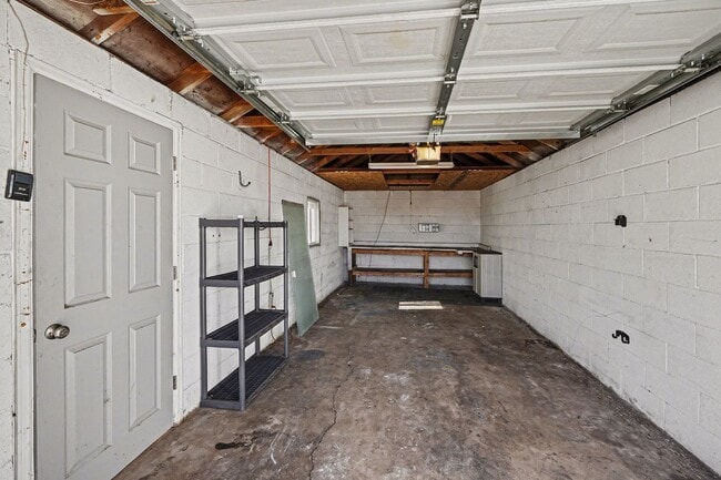 Building Photo - *2 Bedroom Detached Garage, Large Lot Updated and Clean**