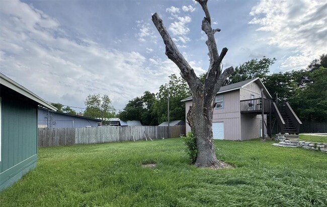 Building Photo - 3520 Roanoke Dr