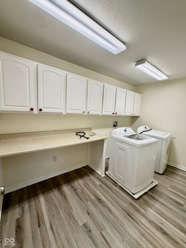 Building Photo - 7952 Bombay Ln