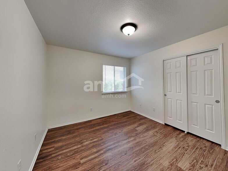 Building Photo - 2412 Hallie Ln