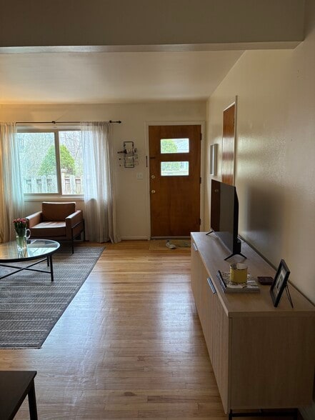 Building Photo - 822 Edgewood Pl