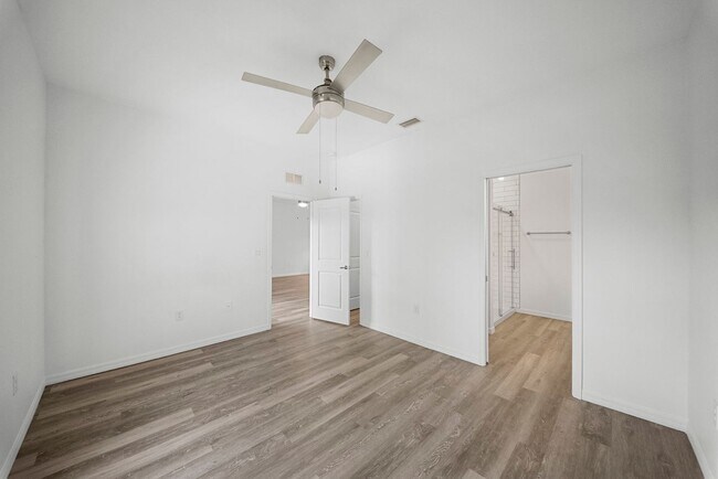 Building Photo - 26483-26483 Sandhill Blvd