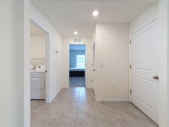 Building Photo - 13559 Southern Magnolia Dr
