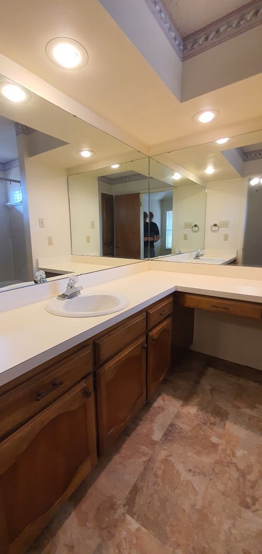 Building Photo - Spacious 2 bedroom 2 bath townhome COMING ...