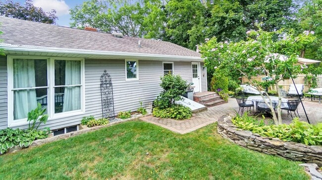 Building Photo - 157 Beaver Dr