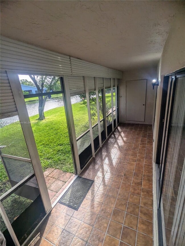 Building Photo - 448 Lakeview Dr