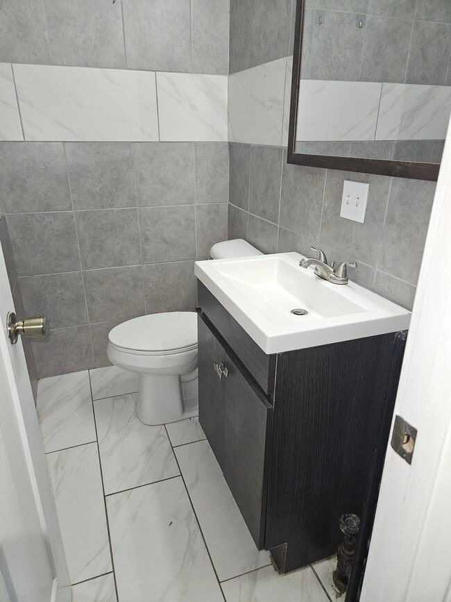 Building Photo - 1941 Madison St