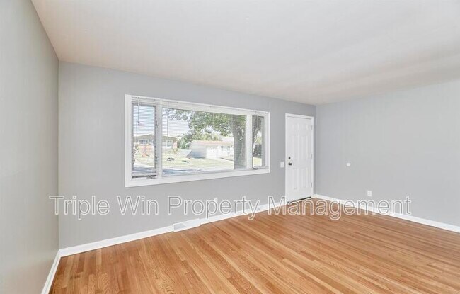 Building Photo - 2770 Dove Dr