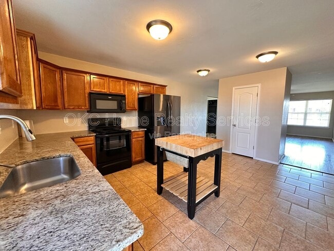 Building Photo - 4501 SE 78th St