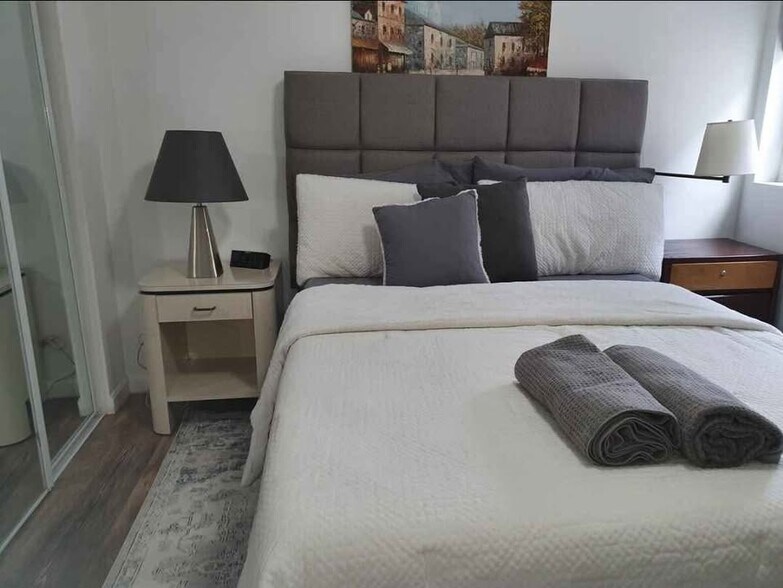 Building Photo - 135 Cedar St