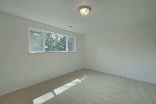 Building Photo - 13930 122nd Ave NE