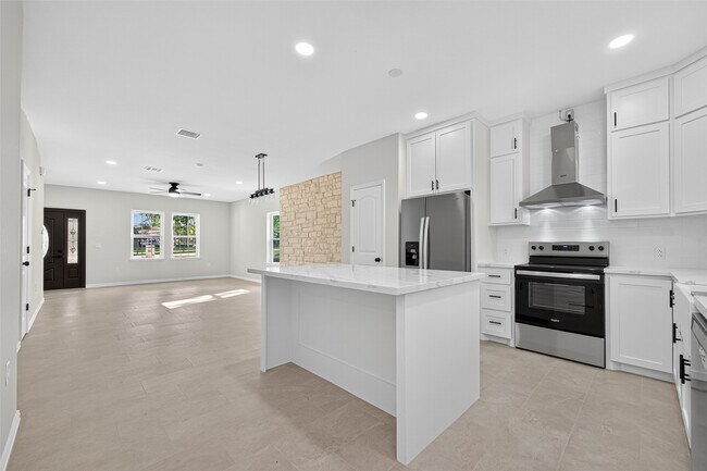 Building Photo - 10594 Rustling Oaks Dr