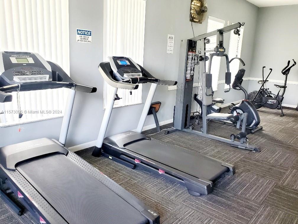 Building Photo - 1820 N Lauderdale Ave