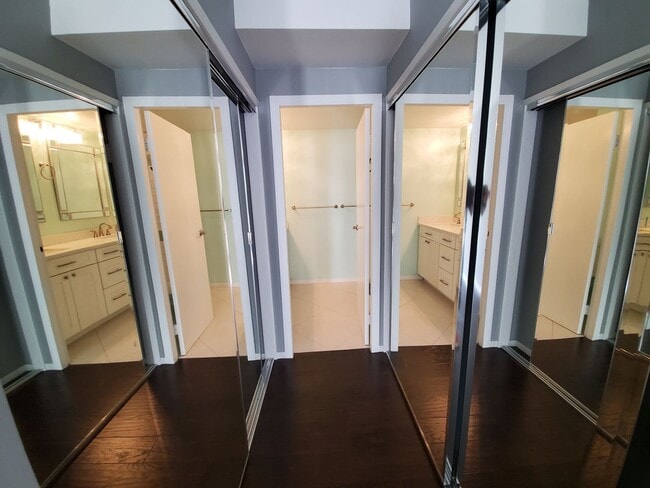 Building Photo - Renovated Pacific Heights 2x2 Condo with g...