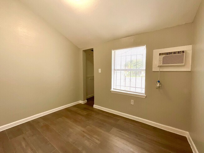 Building Photo - 602 Lovett Ave