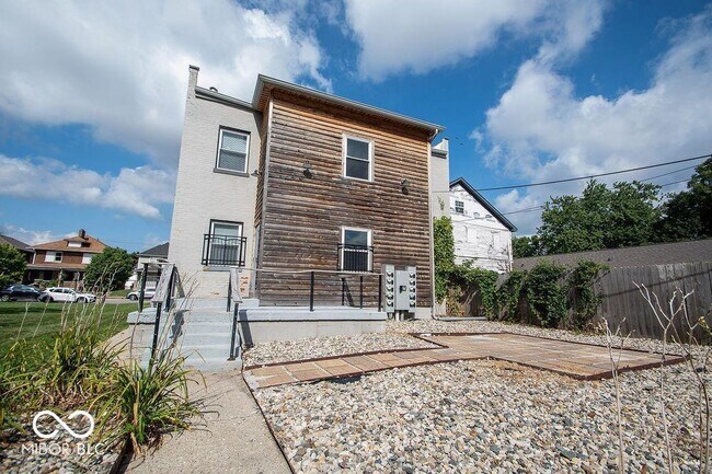 Building Photo - 2029 N College Ave
