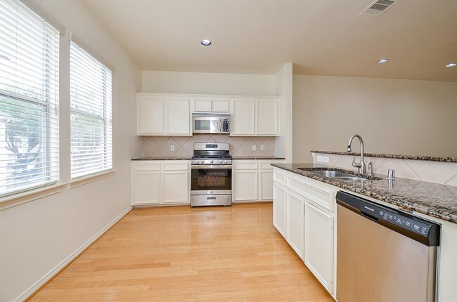 Building Photo - 3027 N Heights Hollow Ln