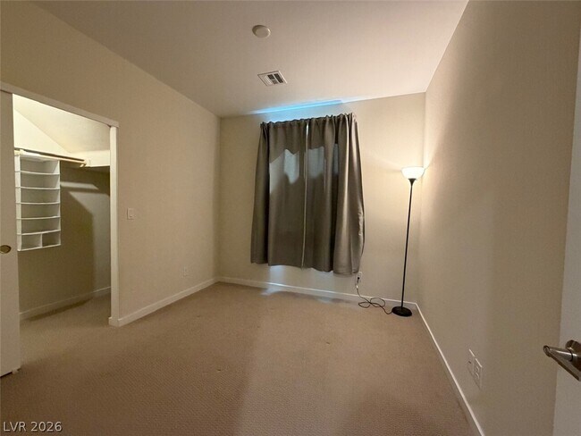 Building Photo - 227 Jaldena Ln