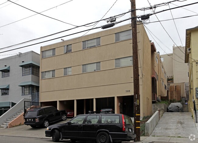 Building Photo - 385 Adams St