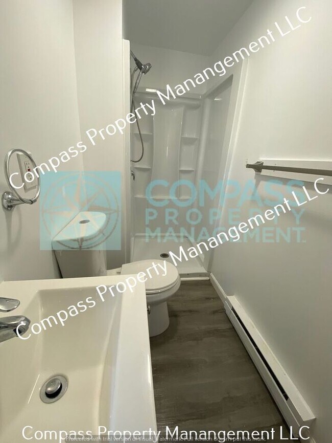 Building Photo - $1195 - 2 Bed, 1 Bath 1st Floor Apartment ...