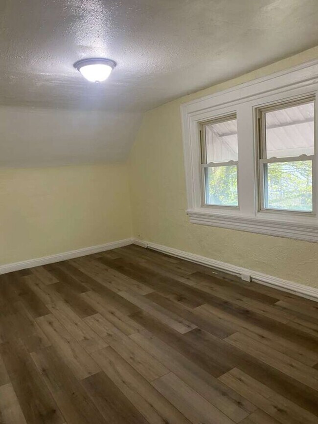 Building Photo - 2219 W 103rd St