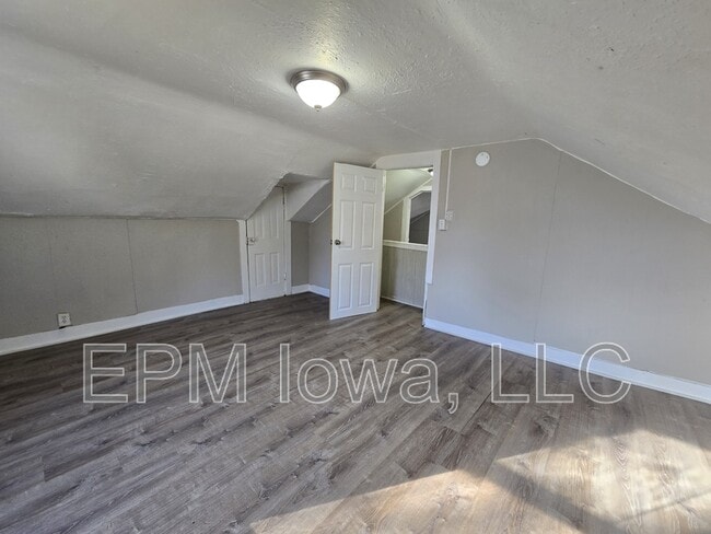 Building Photo - 109 Summit Ave