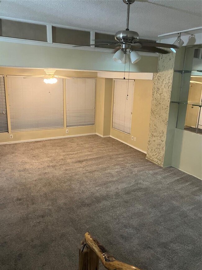 Building Photo - 5916 Lago Vista Way