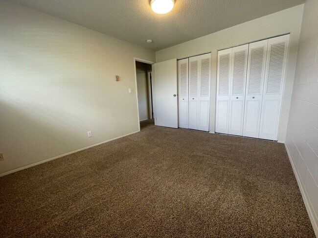 Building Photo - Now renting 2 bedroom Condo upstairs  to v...