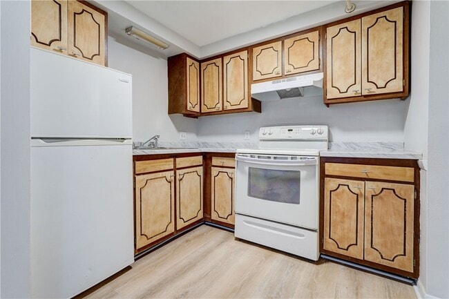 Building Photo - 400 Main St