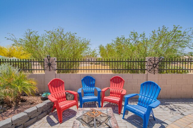 Building Photo - 1541 E Peregrine Trail