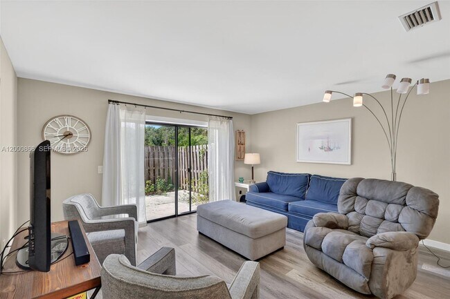 Building Photo - 9425 S Ocean Dr