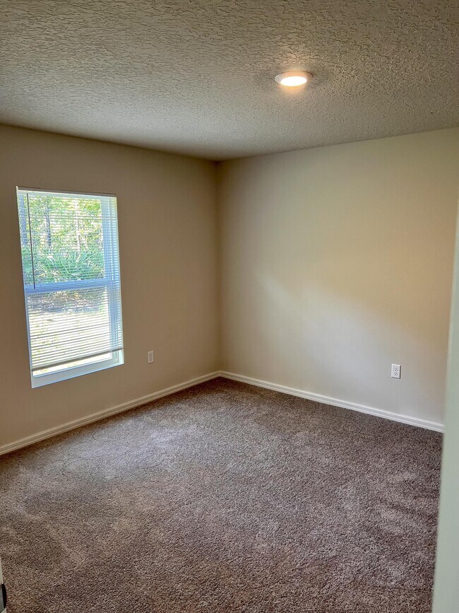 Building Photo - 6652 N Bedstrow Blvd