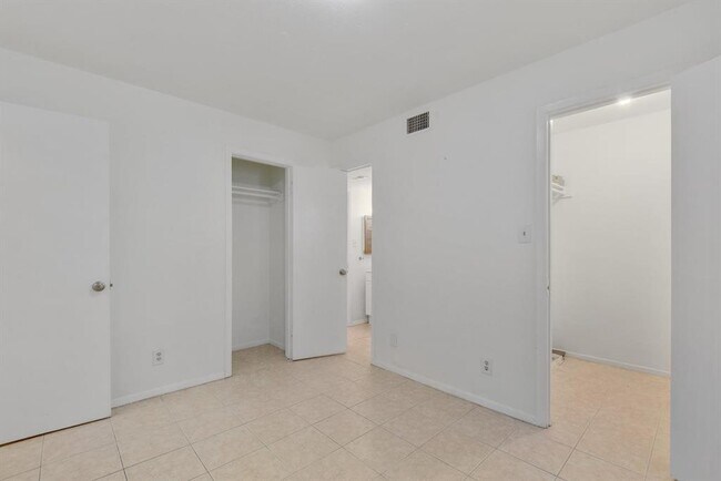 Building Photo - 2500 Burleson Rd