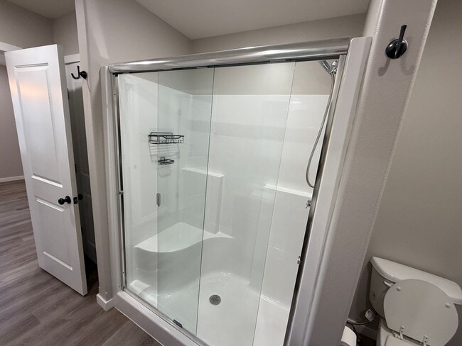 Building Photo - Spacious 5-Bedroom Walkout Basement Home i...