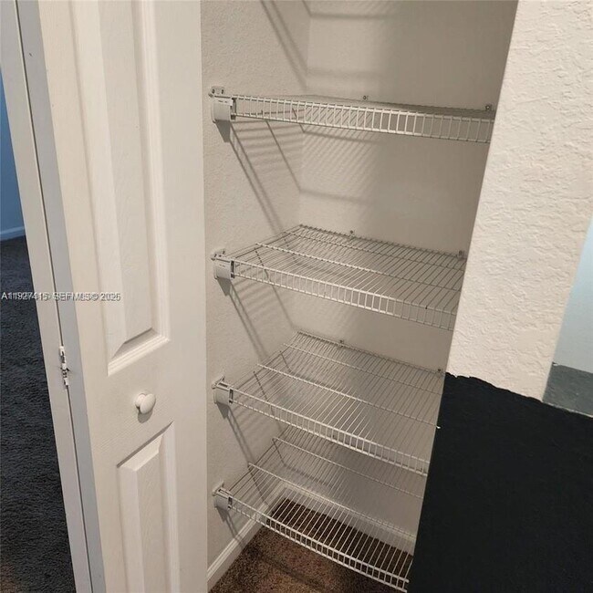 Building Photo - 5331 SW 13th Ct