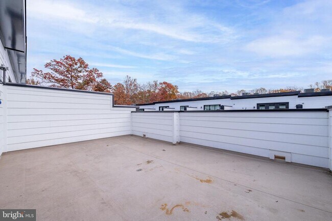 Building Photo - 11382 Emerald Park Rd