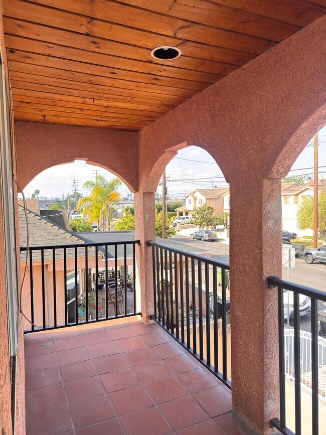 Building Photo - 1060 McFarland Ave