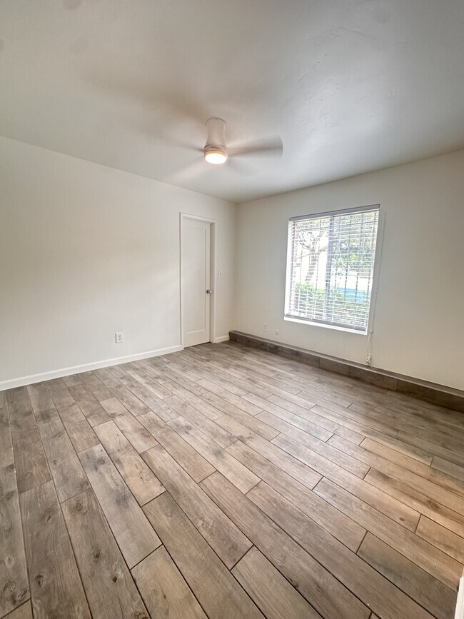 Building Photo - 930 B Ave