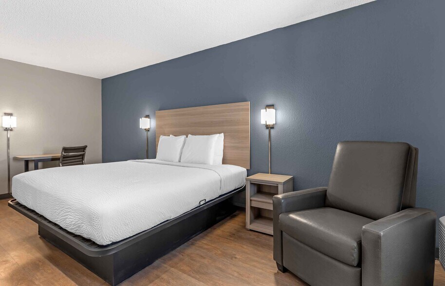 Building Photo - Furnished Studio-Longview
