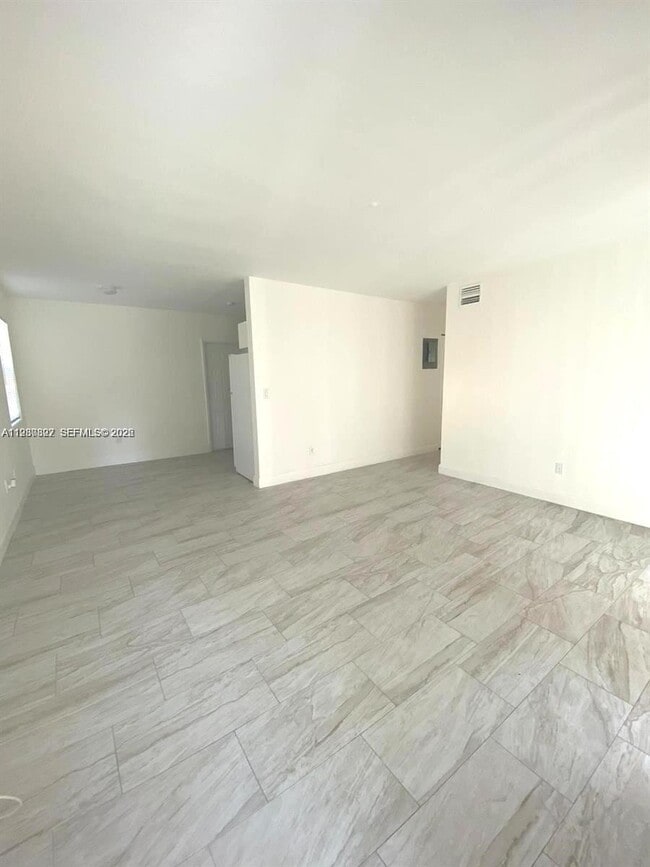 Building Photo - 1511 NE 42nd St