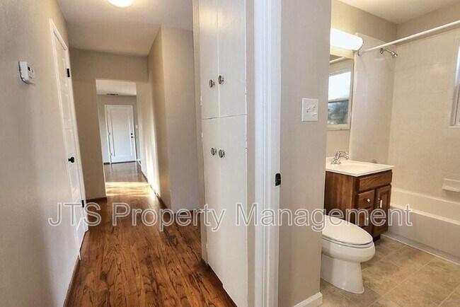 Building Photo - 10624 Chardonay Dr