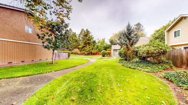 Building Photo - 562 Santa Alicia Dr