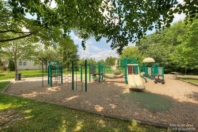 Building Photo - 3127 Dunwoodie Rd
