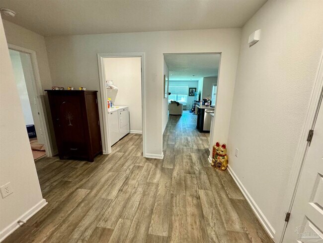 Building Photo - 5645 Guinevere Ln