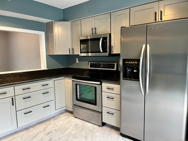 Building Photo - 808 Fieldstone Ct