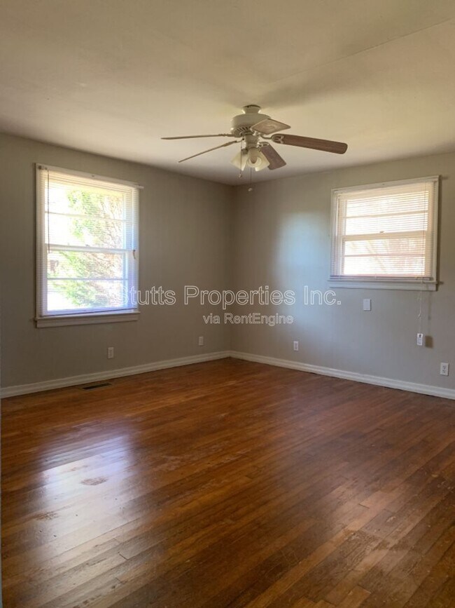 Building Photo - 106 Hackett Ct