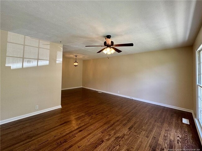 Building Photo - 431 Waterbury Dr