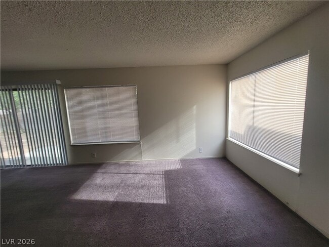 Building Photo - 4760 Woodridge Rd